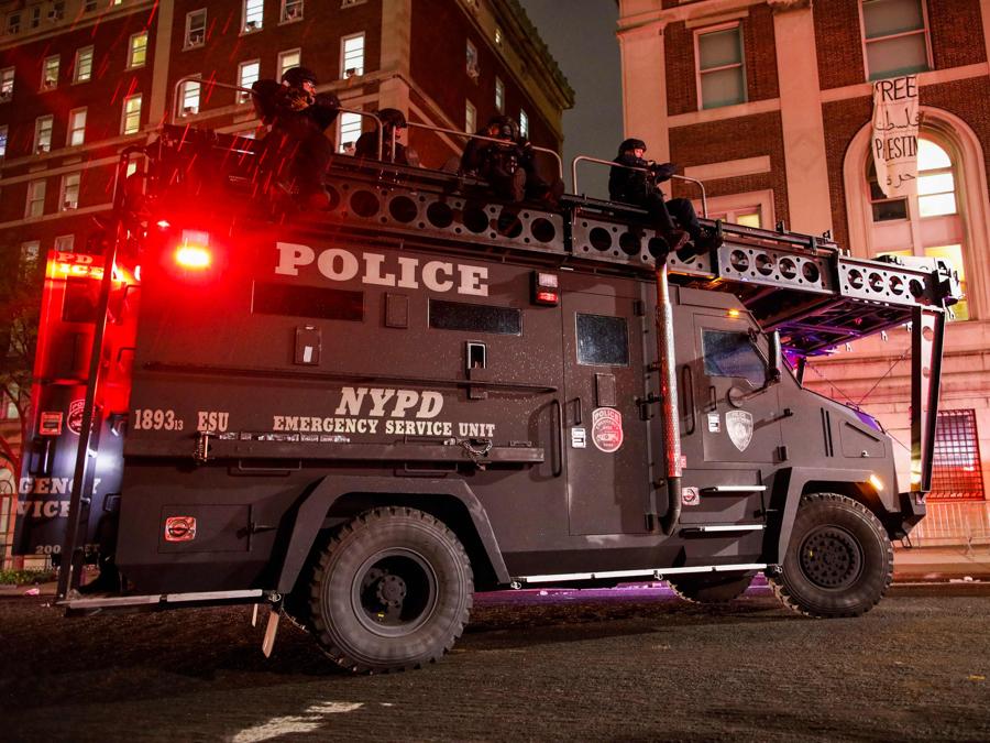 L’irruzione della polizia alla Columbia University di New York. (AFP)