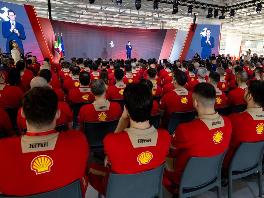 Il presidente della Repubblica Italiana Sergio Mattarella a Maranello per inaugurare l'e-building, lo stabilimento dove nasceranno vetture con motore termico, ibrido e il primo modello elettrico di Ferrari. Lo hanno accolto il presidente John Elkann, il vice presidente Piero Ferrari, l'amministratore delegato Benedetto Vigna, 21 giugno 2024 (ANSA / grimfoto / Ufficio Stampa)