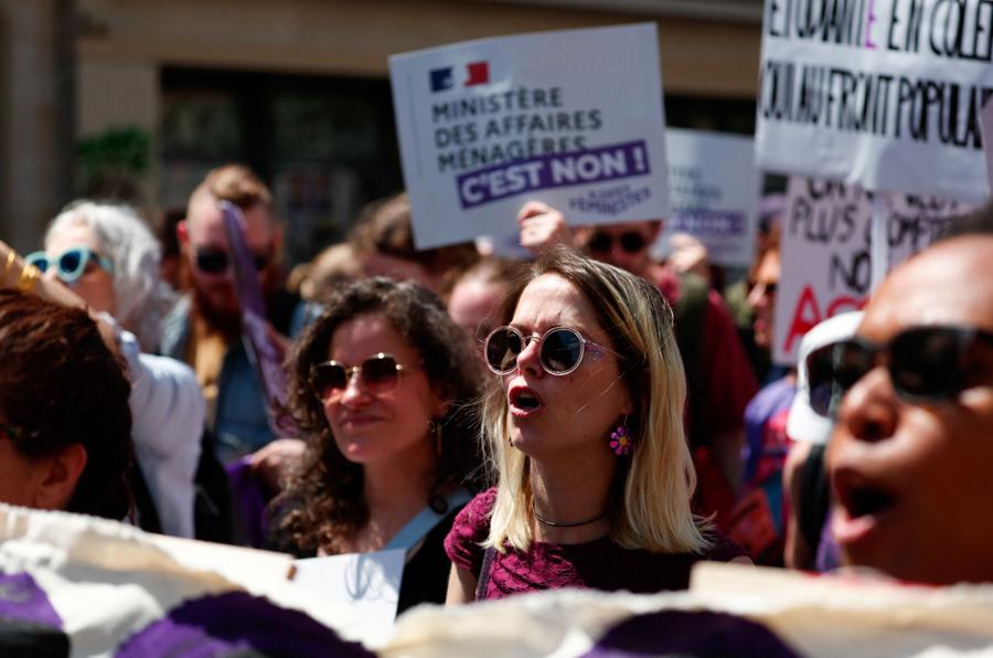 La manifestazione delle organizzazioni femministe per protestare contro il partito   di estrema destra francese Rassemblement National (RN), in vista delle prossime elezioni parlamentari francesi, a Parigi, Francia. (Reuters)