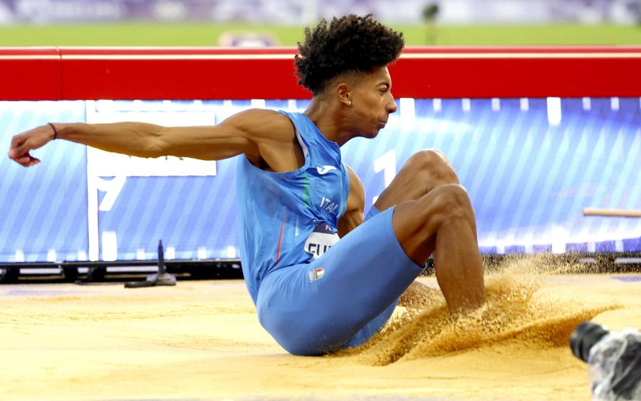 6 agosto 2024 - Mattia Furlani Bronzo nel salto in lungo maschile. (EPA/Franck Robichon)