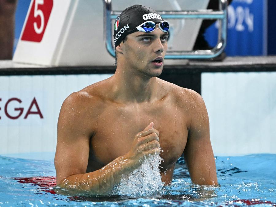 29 luglio  2024 - L’italiano  Thomas Ceccon dopo la vittoria nella finale 100 metri dorso maschile. (Photo by Jonathan Nackstrand / AFP)
