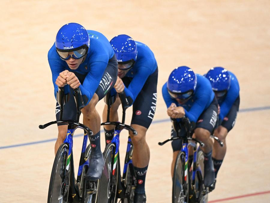 7 agosto 2024 - Bronzo nell’inseguimento a squadre nel ciclismo su pista maschile conquistato da Jonathan Milan, Francesco Lamon,  Filippo Ganna e Simone Consonni. (Photo by Sebastien Bozon / AFP)