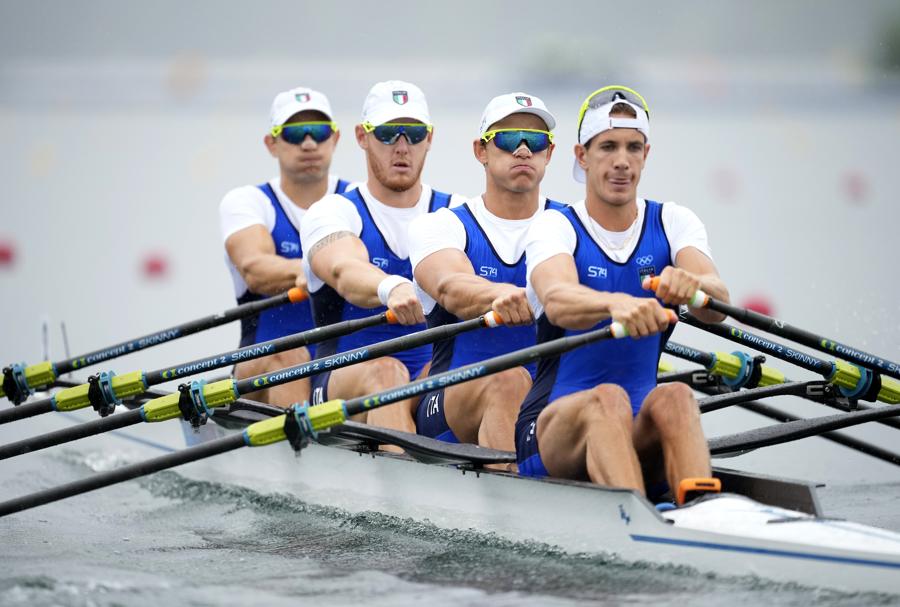 31 luglio  2024  -  Argento per Giacomo Gentili, Andrea Panizza, Luca Chiumento e Luca Rambaldi nel canottaggio 4 di coppia. (AP Photo/Ebrahim Noroozi)