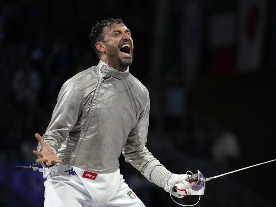 27 luglio 2024 - L’italiano  Luigi Samele vince il Bronzo nella Sciabola individuale maschile. (AP Photo/Andrew Medichini)