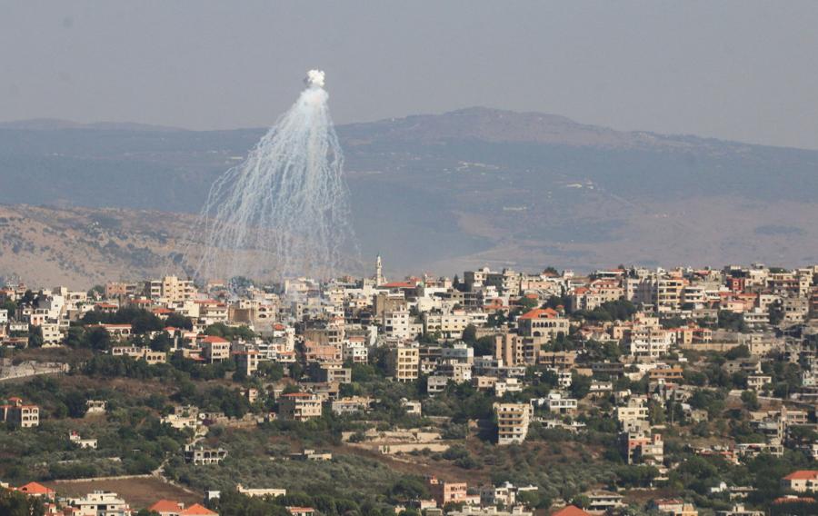 Fumo sul villaggio di Khiam, durante le ostilità  tra Hezbollah e le forze israeliane,  vicino al confine con Israele. Libano. (Reuters)