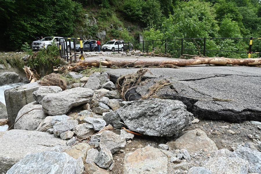 Danni causati da maltempo nel comune di Chialamberto nelle Valli di Lanzo. Torino, 30 giugno 2024. (Ansa)