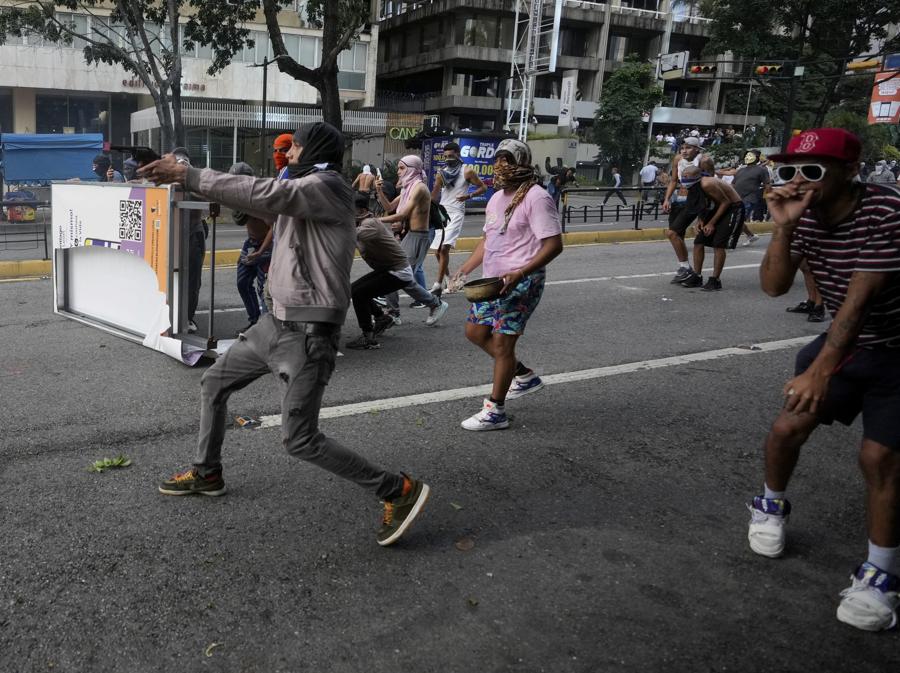  (AP Photo/Fernando Vergara)