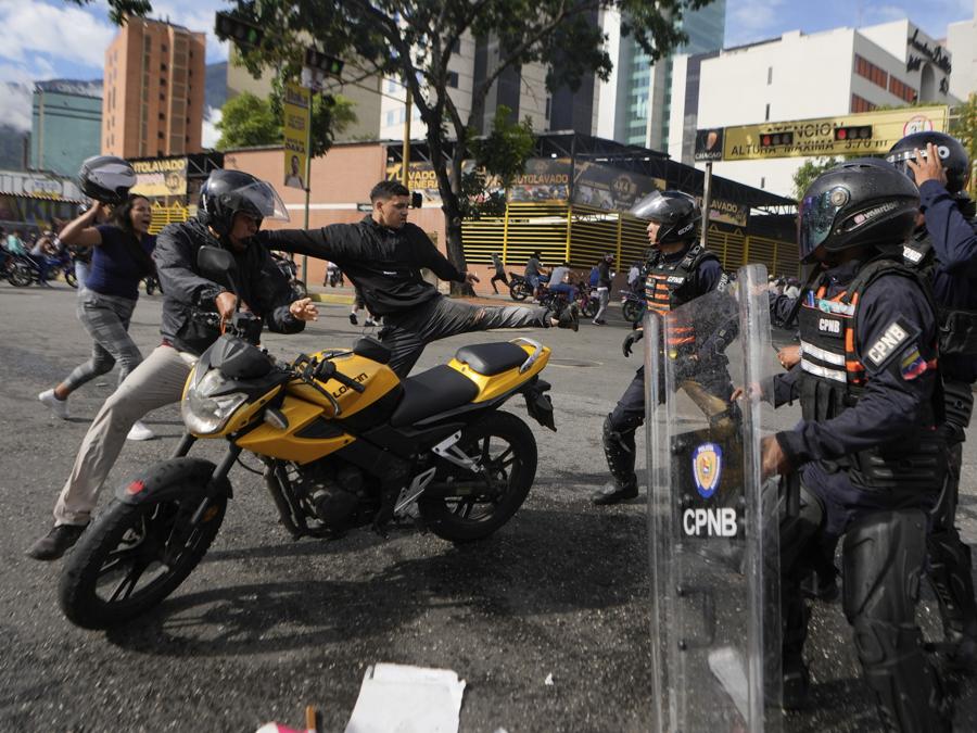 (AP Photo/Matias Delacroix)