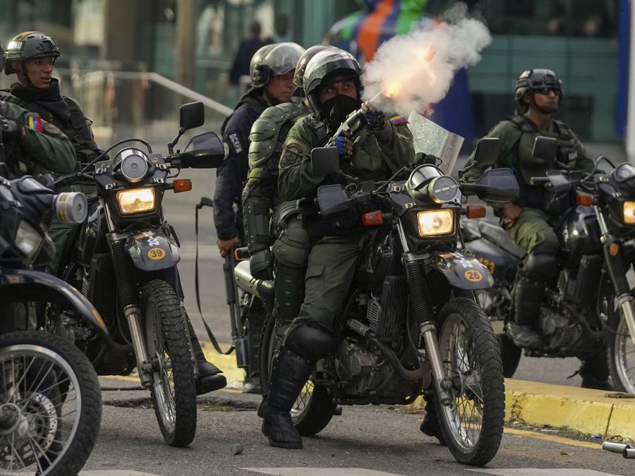  (AP Photo/Fernando Vergara)