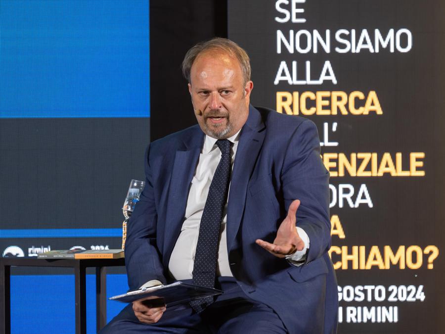 Samuele Rosa, economista senior FMI (Fondo Monetario Internazionale) e Fondazione per la Sussidiarietà durante la 45ma edizione del Meeting dell'Amicizia fra i Popoli, la tradizionale kermesse di Comunione e Liberazione, a Rimini, 20 agosto 2024. (ANSA / Fabrizio Zani / Pasquale Bove) 