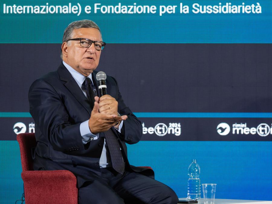 L'ex presidente della Commissione europea e, attualmente, presidente non esecutivo e advisor della banca d'affari Goldman Sachs, José Manuel Durão Barroso, durante la 45ma edizione del Meeting dell'Amicizia fra i Popoli, la tradizionale kermesse di Comunione e Liberazione, a Rimini, 20 agosto 2024. (ANSA / Fabrizio Zani / Pasquale Bove)