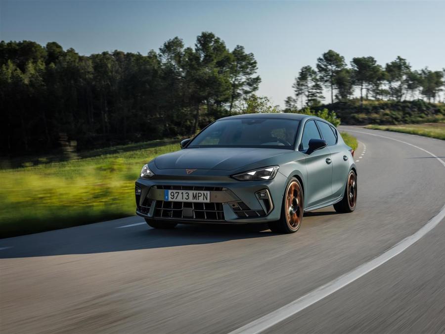 Guai a confonderla con la cugina Seat nonostante ne condivida la piattaforma (MQB Evo), le motorizzazioni e il nome