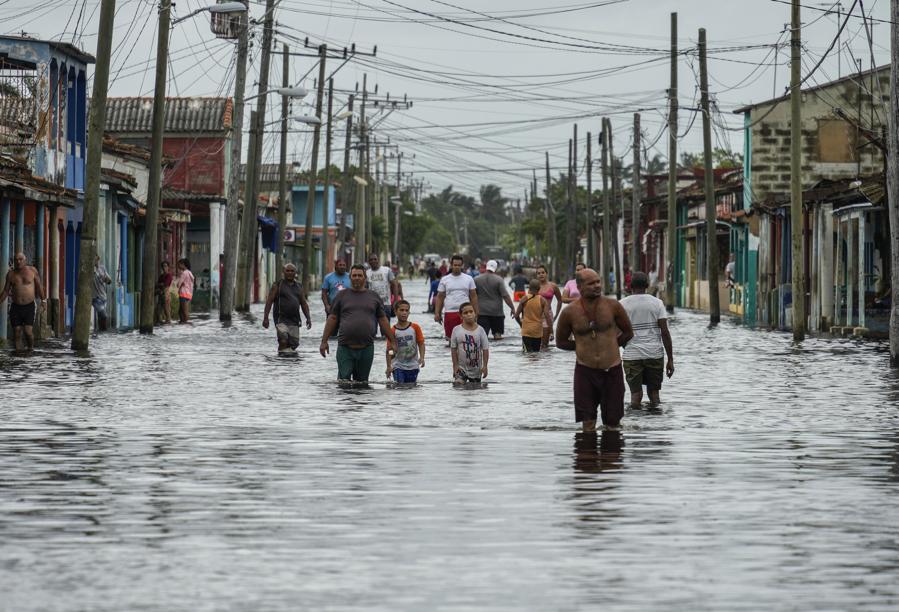 Gli allagamenti  a causa dell’uragano Helene, a Batabano, provincia di Mayabeque, Cuba. (AP)