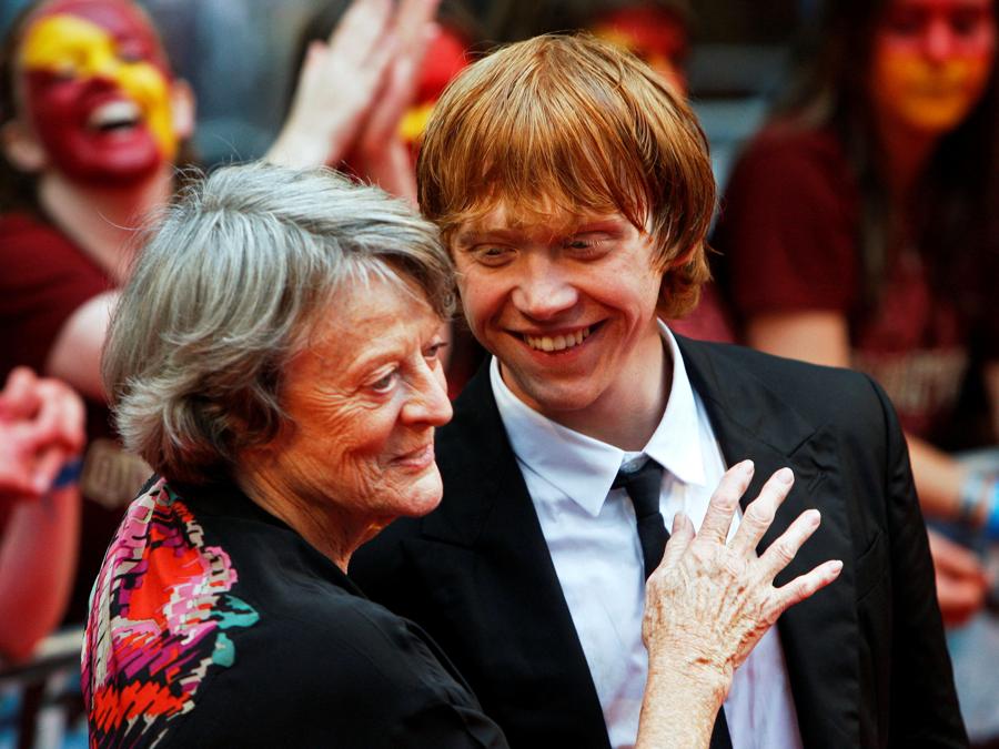 Maggie Smith e Rupert Grint  arrivano per la prima mondiale di “Harry Potter e il Principe Mezzosangue” a Leicester Square a Londra, Gran Bretagna, 7 luglio 2009. REUTERS/Luke MacGregor/File Photo