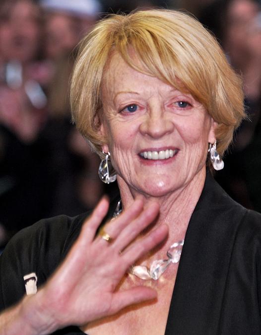 Maggie Smith arriva a Leicester Square a Londra per la première europea del suo ultimo film “Harry Potter e l’Ordine della Fenice” il 3 luglio 2007. (Photo by MAX NASH / AFP)