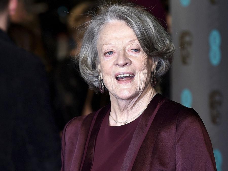 Maggie Smith arriva ai British Academy of Film and Television Arts (BAFTA) Awards alla Royal Opera House di Londra, il 14 febbraio 2016. REUTERS/Toby Melville/File Photo