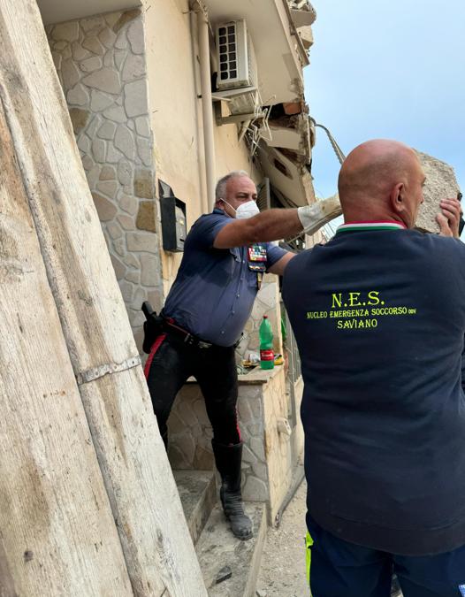 In una foto fornita dall'ufficio stampa dei Carabinieri la palazzina di due piani crollata a Saviano, in provincia di Napoli, a seguito di una esplosione di gas gpl. Saviano 22 settembre 2024. 