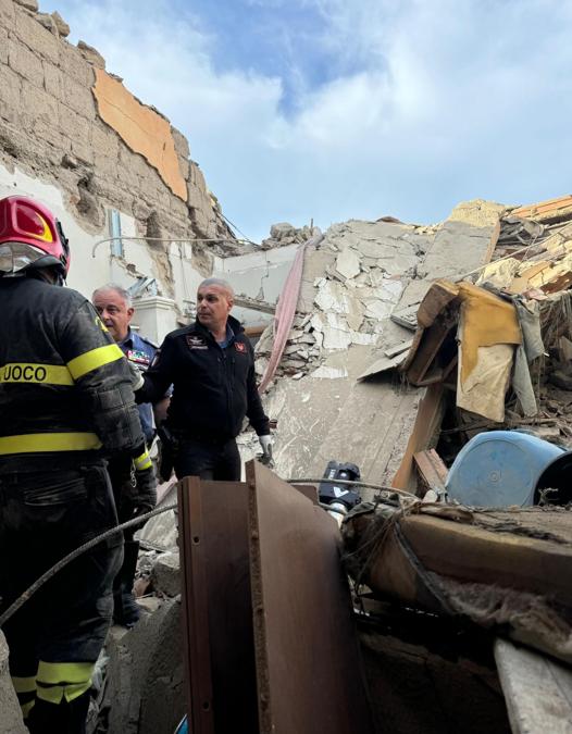In una foto fornita dall'ufficio stampa dei Carabinieri la palazzina di due piani crollata a Saviano, in provincia di Napoli, a seguito di una esplosione di gas gpl. Saviano 22 settembre 2024. 