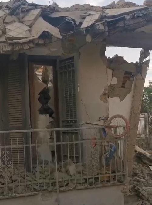 In una foto fornita dall'ufficio stampa dei Carabinieri la palazzina di due piani crollata a Saviano, in provincia di Napoli, a seguito di una esplosione di gas gpl. Saviano 22 settembre 2024. 