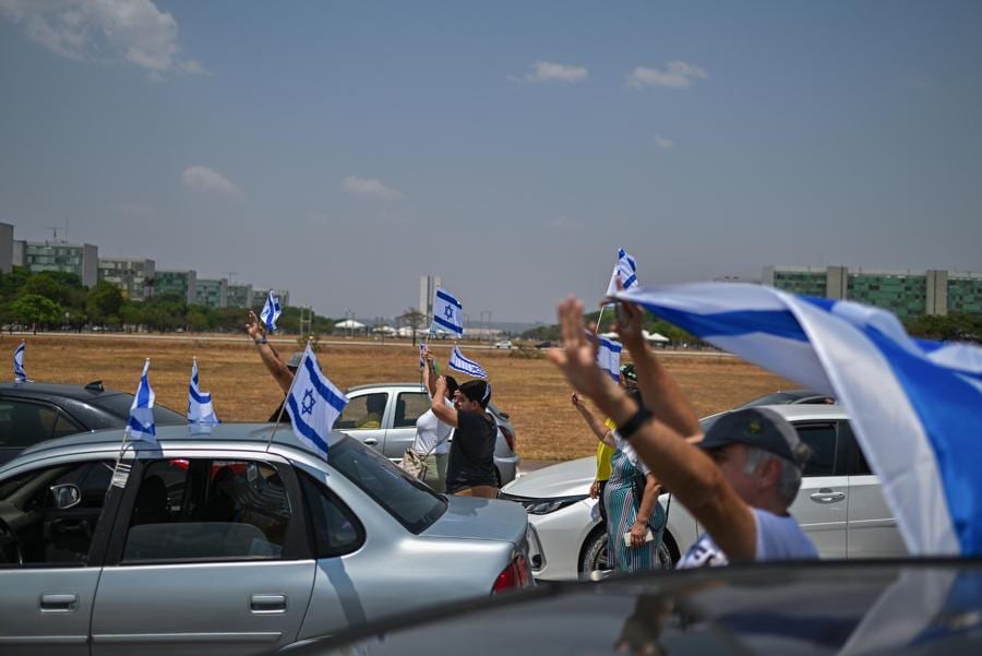 Una manifestazione per la pace alla vigilia del primo anniversario dell’attacco di Hamas contro Israele, a Brasilia, Brasile. (EPA)