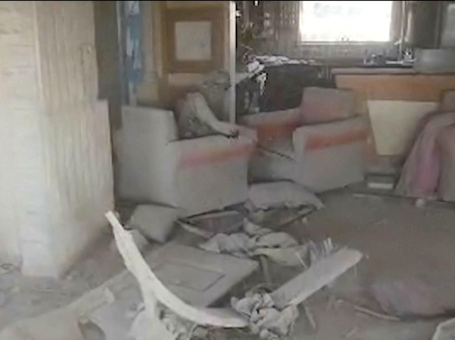 Questa immagine di  video fornito dalle Forze di Difesa Israeliane (IDF) mostra un edificio gravemente danneggiato con una persona identificata dall’esercito israeliano come leader di Hamas Yahya Sinwar seduto su una sedia a Rafah, nella Striscia di Gaza. (Israel Defense Force via AP) associated press / LaPresse Only italy and Spain