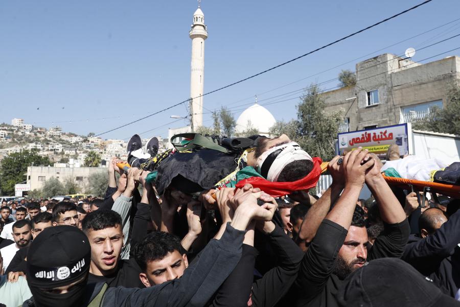 Un funerale nel villaggio di Qabatiya, vicino alla città di Jenin, in Cisgiordania. (EPA)