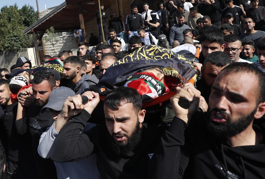 Un funerale nel villaggio di Qabatiya, vicino alla città di Jenin, in Cisgiordania. (EPA)