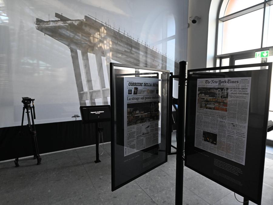 Egle possetti presidente del comintato vittime del crollo di ponte Morandi, durante l'inagurazione del memoriale per le 44 vittime.  ANSA/LUCA ZENNARO