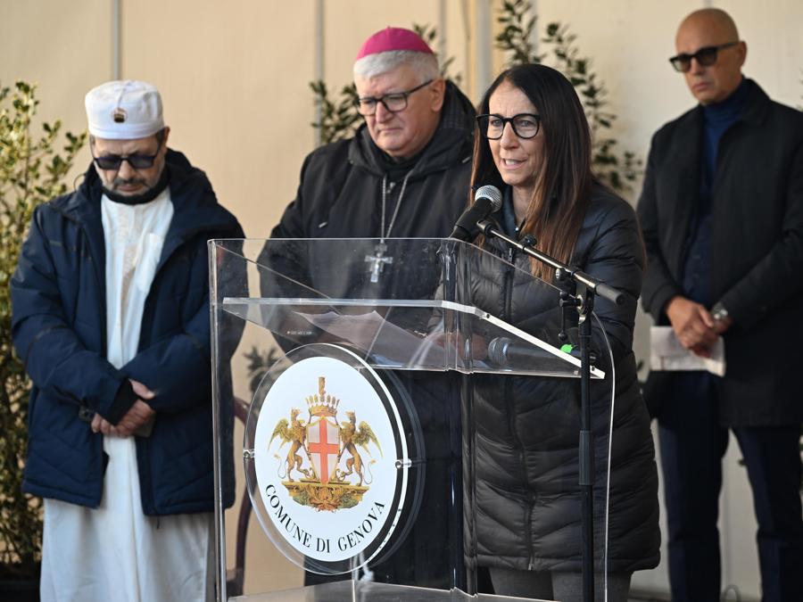 Egle possetti presidente del comitato vittime del crollo di ponte Morandi, durante l'inaugurazione del memoriale proprio sotto dove sorgeva la pila 9 che crollo' il 14 agosto alle 11, 36.  ANSA/LUCA ZENNARO.
