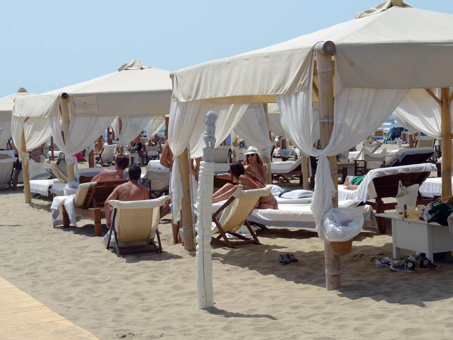 Nicole Minetti fotografata al Twiga Beach Club di Forte dei Marmi, 30 giugno 2012. ANSA/UFFICIO STAMPA TWIGA BEACH CLUB/RICCARDO DALLE LUCHE