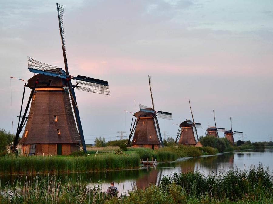 I mulini a vento a Kinderdijk (Paesi Bassi) - (AFP PHOTO / TOBIAS SCHWARZ)