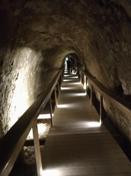 Il tunnel che convogliava all'interno di Megiddo le acque della fonte presente all'esterno (Foto di Franco Sarcina)