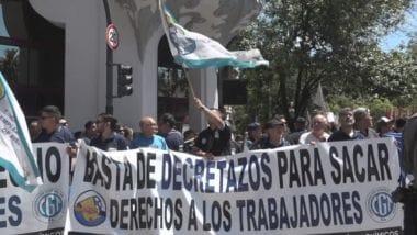Argentina, masivas protestas en Buenos Aires contra la desregulación económica