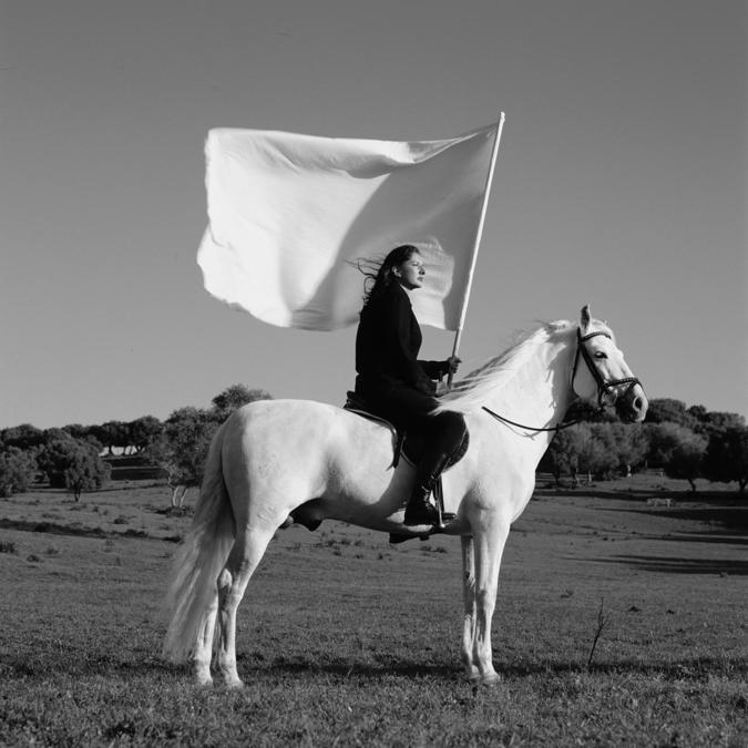 Marina Abramović, The Hero, (video) 2001, video: video a un canale (b/n, sonoro), 14'21”. Amsterdam, LIMA Foundation. Courtesy of Marina Abramović Archives e LIMA, MAC/2017/050:02. Credit: Ph. TheMahler.com. Courtesy of Marina Abramović Archives. Marina Abramović by SIAE 2018.