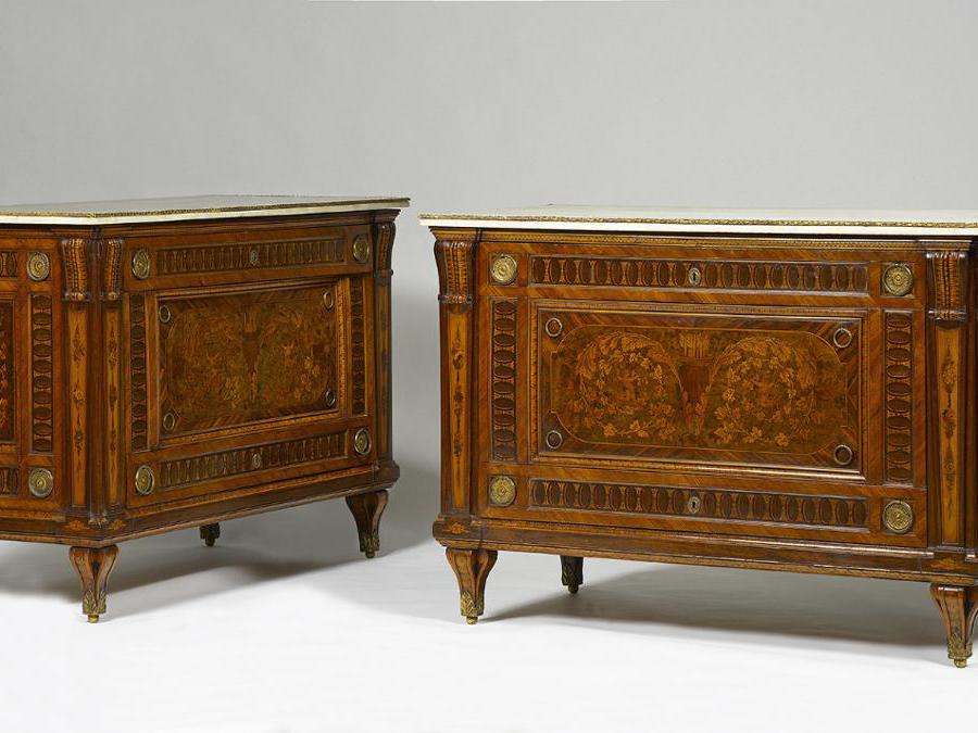 (Piva & C. di Domenico e Tommaso un’eccezionale coppia di cassettoni intarsiati di Giuseppe Maggiolini (1799 circa) proveniente dalla collezione di Giorgio Guido Pallavicino Trivulzio, prezzo richiesto di 450mila euro