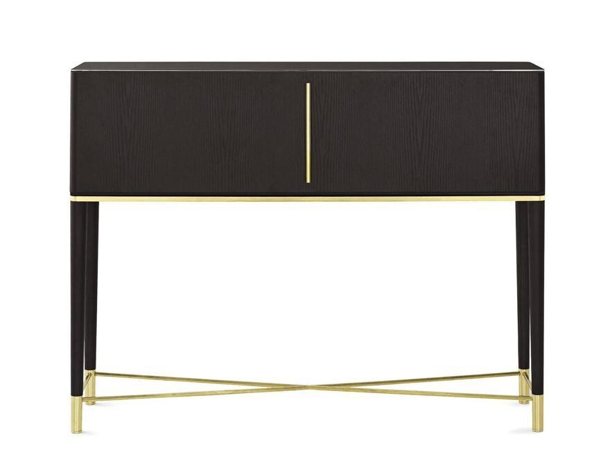 Gallotti&Radice, secrétaire Tama, design Carlo Colombo; scrittoio a ribalta in frassino laccato nero. Dettagli in ottone satinato e alluminio verniciato. Top e schienale interni in cristallo 6mm temperato e retroverniciato liquirizia brillante. Sottomano e scatole in pelle scamosciata.