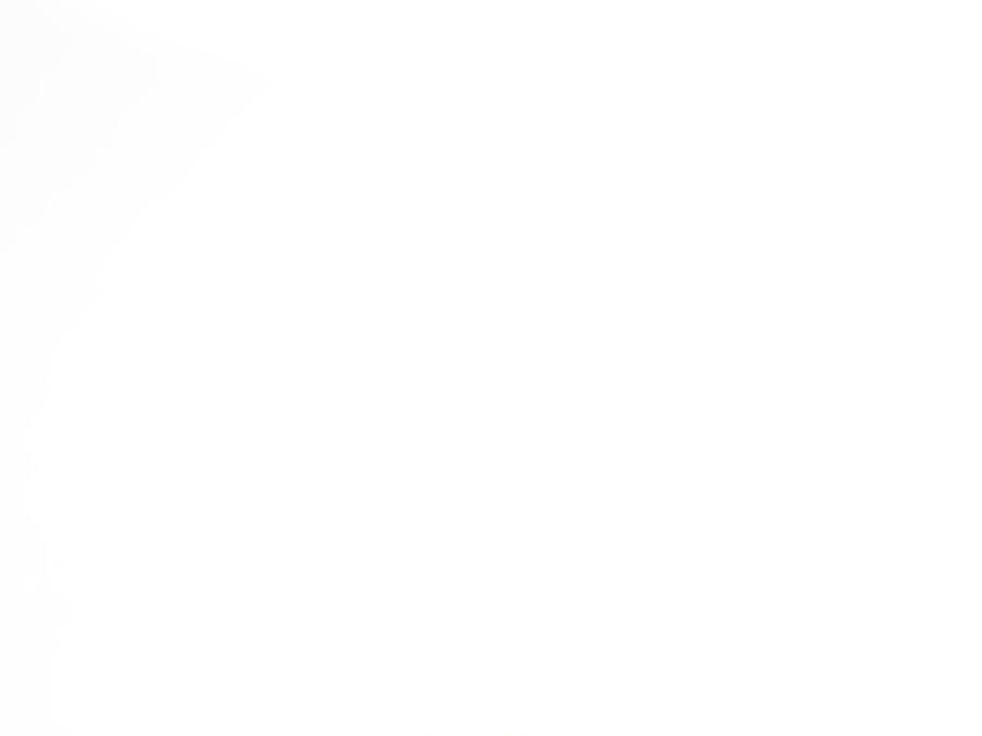 Living Divani, poltrona Dumas, design Piero Lissoni; caratterizzata da una seduta leggermente sporgente, è sostenuta da piedini in legno scuro o metallo brunito. Lo schienale basso, da cui emerge un morbido cuscino, si raccorda al bracciolo dolcemente curvato. 