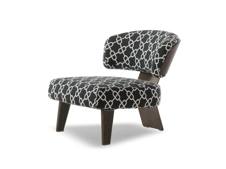 Minotti, Wood Armchair, Creed Collection, design Rodolfo Dordoni; lo schienale in multistrato curvato e impiallacciato in Sucupira è associato a un guscio interno in poliuretano strutturale rivestito in pelle o tessuto. Supporto posteriore in metallo verniciato.