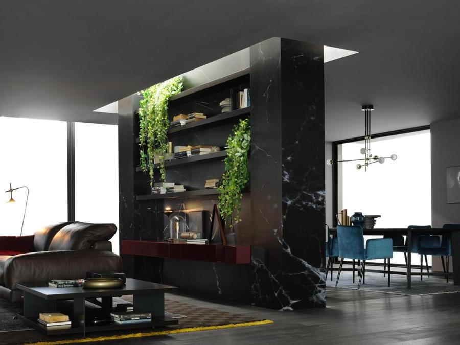 Febal Casa Premium Interior, Dark Mood; nuova collezione composta da soluzioni giorno e notte per un progetto completo, caratterizzato da finiture laccate con cromie a contrasto. Pensili, basi e pareti attrezzate in finitura Caffè Lux e Caffè Matt si contrappongono alla finitura Rosso Vino Matt.
