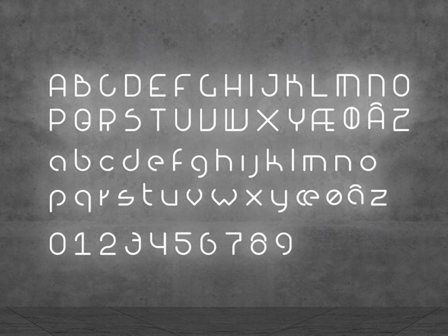 Artemide, Alphabet of Light, design BIG – Bjarke Ingels Group; è un sistema modulare di elementi luminosi, lineari e curvi, che consente la composizione di lettere dell'alfabeto in un nuovo font di luce. Pochi moduli di base permettono di disegnare la luce nello spazio con parole e segni grafici.