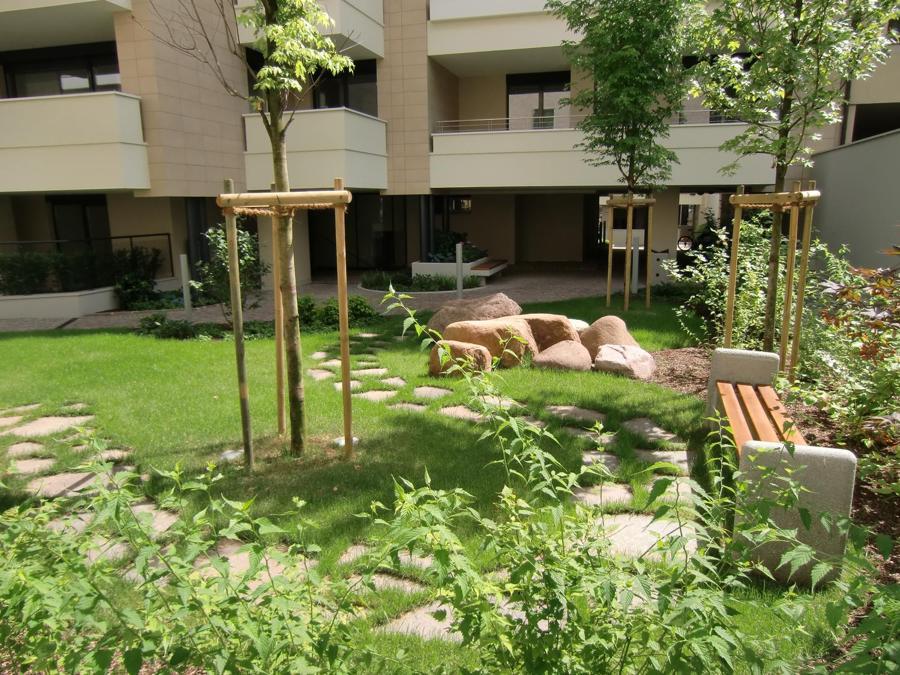 A Bolzano l'azienda Climagruen ha costruito un complesso di edilizia residenziale inserendo un giardino condominiale suddiviso fra più unità. L'intervento complessivo è di oltre 150mila euro.