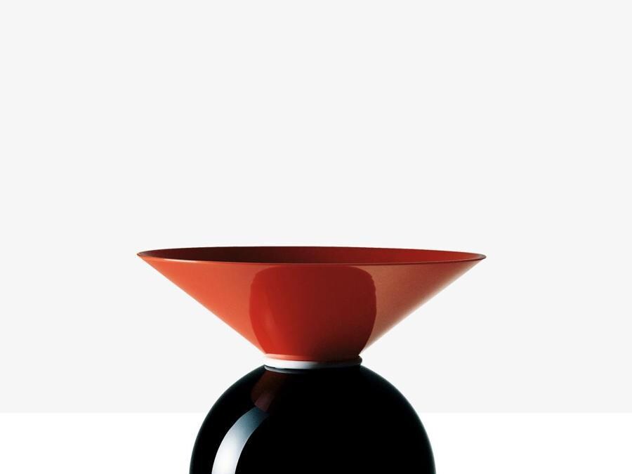 Yemen per Venini (1984). Vaso in vetro soffiato e lavorato a mano (tecnica: Opalini). Prezzo: 1.950 euro