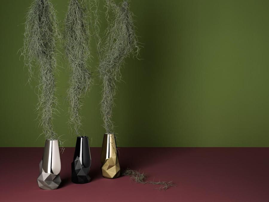 Rosenthal, vasi Geode, design Cédric Ragot; in porcellana, disponibile in nero, bianco, platino e ‘new gold'.