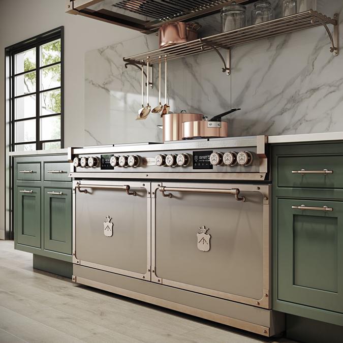 Officine Gullo, Fiorentina, nuova serie di macchine per cucina porofessionali, di eccezionale robustezza e con finiture artigianali in rame, ottone, acciaio e ghisa e con prestazioni hi tech. I bruciatori hanno potenze sino a 10 Kw e i forni sono dispoinibili in molte versioni, tutti multifunzioni e programmabili