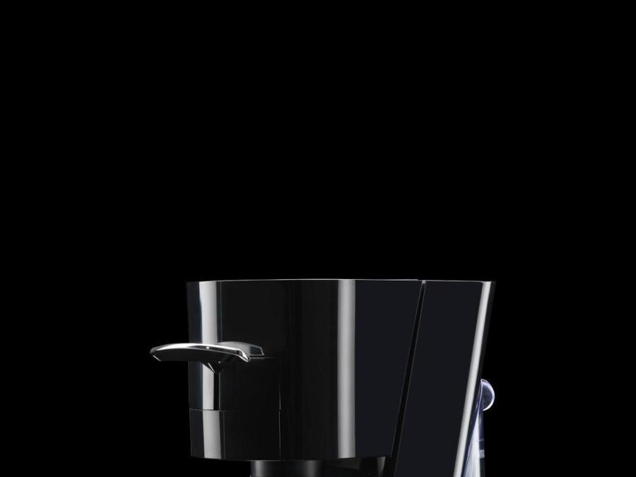 GIMOKA, Zorro Cino, macchina per fare caffè ristretto o lungo e altre bevande che si ottengono cambiando il cassettino in cui alloggia il sistema di infusione della capsula che può essere Dolce gusto, Lavazza Blue e A Modo Mio; realizzata in Abs e acciaio, molto elegante, è anche facile da pulire. Euro 120