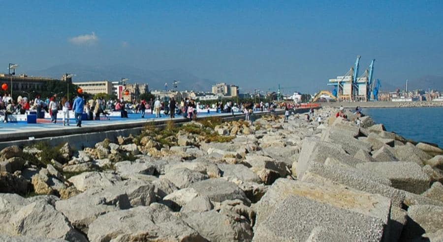 Palermo. Il Foro Italico disegnato da Italo Rota, attrezzato per il tempo libero sul lungomare della città (credit Marco Bruni) 