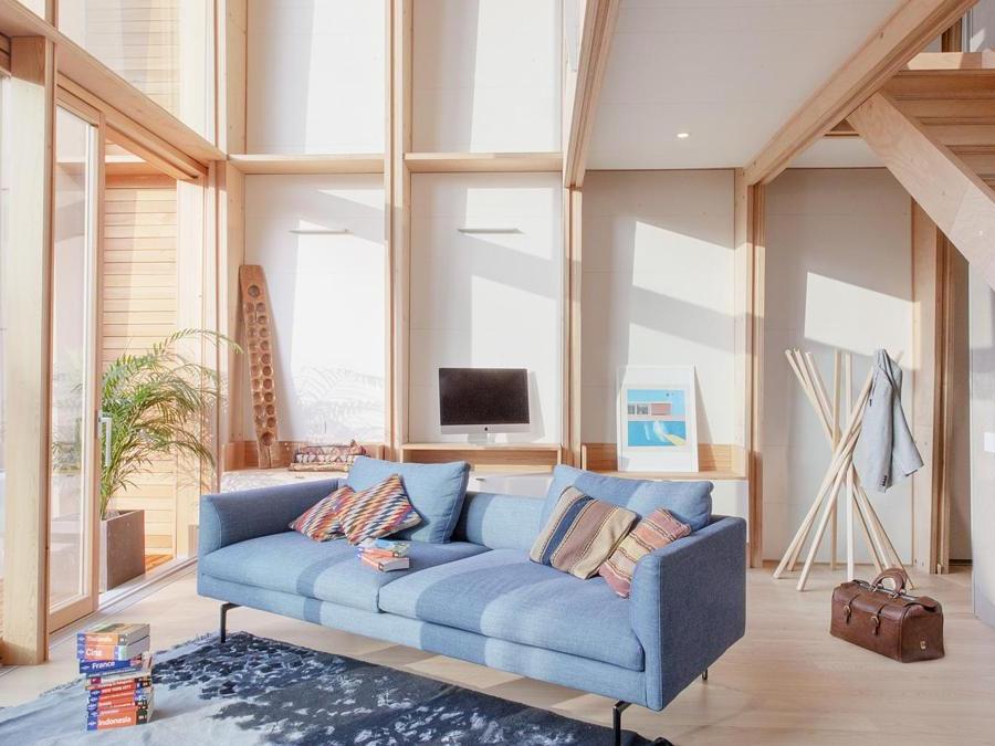 LeapHome dell'azienda torinese Leapfactory. Il modulo di legno è pensato per essere integrato con ogni tecnologia ed è 100% made in Italy. (http://home.leapfactory.it/)