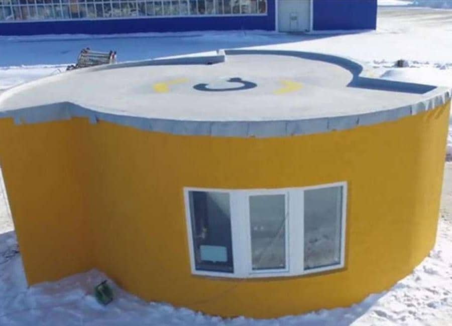 Apis Cor (con sede in Siberia, Russia e a San Francisco) ha realizzato in un giorno una casa stampata in 3D e realizzata interamente in situ. www.apis-cor.com