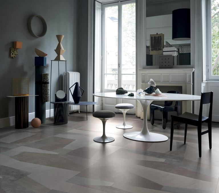 Palladiana di Studio Pepe per Ceramica Bardelli. Piastre nei formati 60x120 cm e 60x60, dello spessore di 10,5 mm in grès smaltato con impasto colorato in massa. Superficie opaca con effetto satinato nei colori grigio, nero antracite, beige, policromo in tonalità pastello. (Foto Andrea Ferrari)