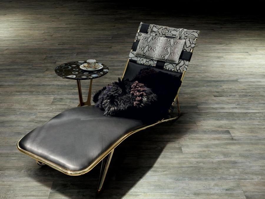 Roberto Cavalli Home Luxury Tiles (Gruppo Ceramiche Ricchetti). Collezione Precious Wood, ispira ad una doga di rovere rivestita, nei colori Oyster, Gold, Jungle, Aqua Blue, Ink e nei formati 20x120 cm e 26,5x180 cm. Collezione Rock Symphony nella versione Glam.